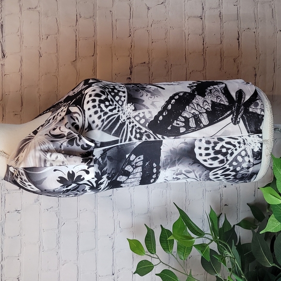 NEW STYLE & CO BLACK & WHITE BUTTERFLY SHORT SLEEVE PULLOVER TEE - Picture 6 of 11